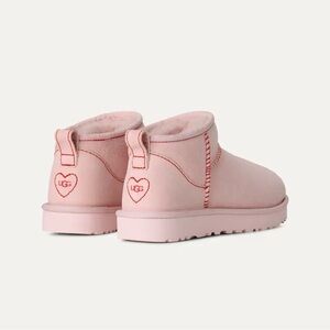 Classic Ultra Mini Love 26 UGG boots